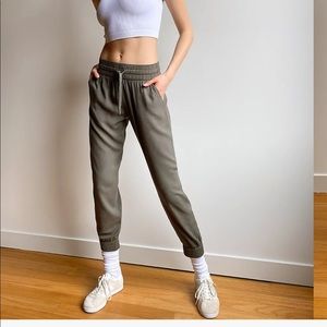 Aritzia Sunday Best Grenville Jogger pants sage